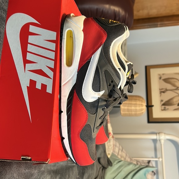 Men’s size 12 air maxs - Picture 3 of 4